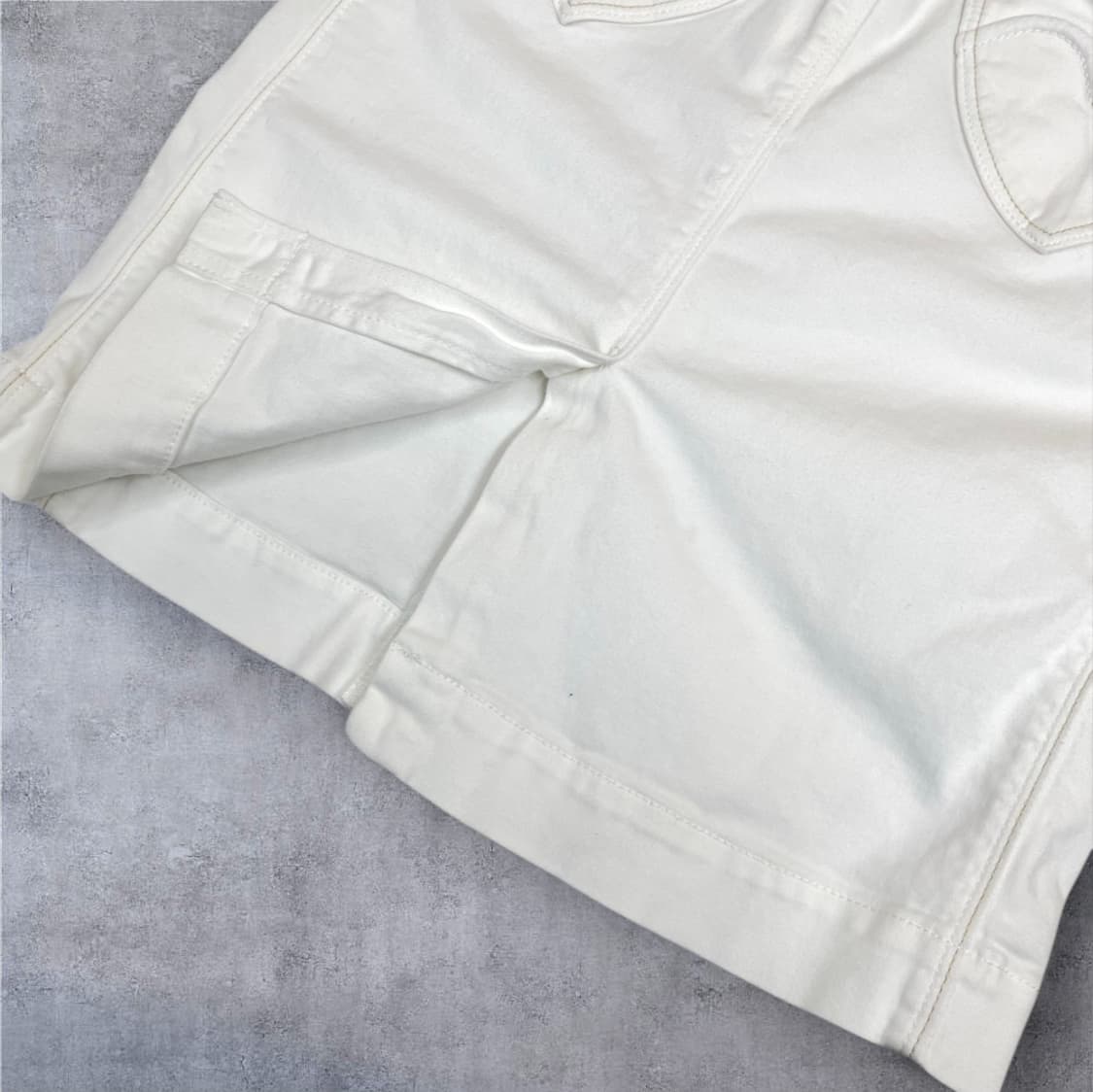 리바이스 레이디 스타일 화이트 하트포켓 데님 미니스커트 상품이미지8