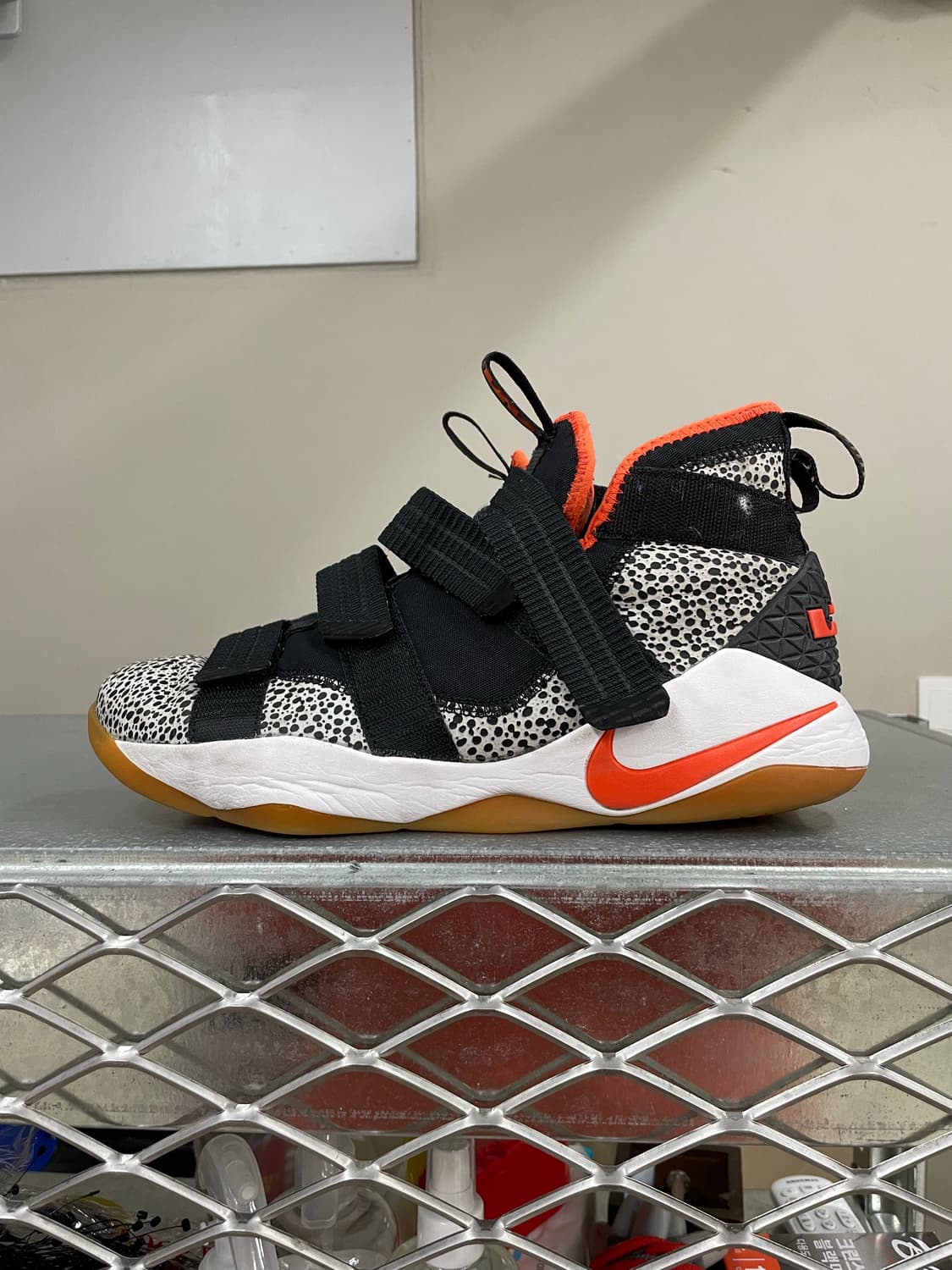 나이키 르브론 줌 솔져 11 사파리 285 상품이미지1