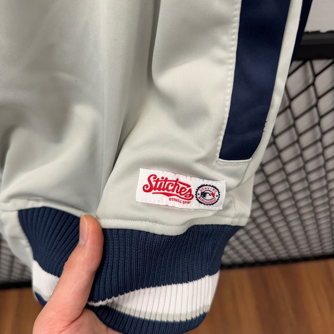 스티치 X MLB 뉴욕 양키즈 트랙자켓 전면 빅로고 디테일 져지 네이비 상품이미지6
