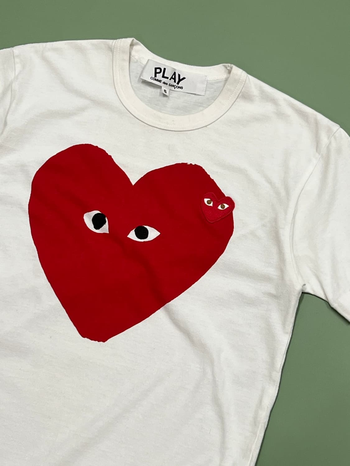 (S) 플레이 꼼데가르송 우먼스 레드 엠블럼 티셔츠 화이트 상품이미지2
