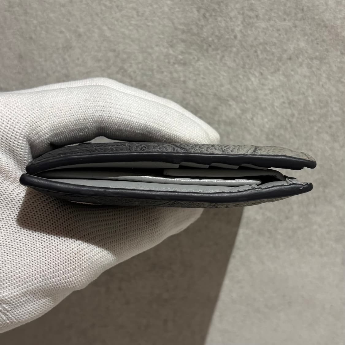 A+ OS사이즈 디올 그래비티 그라데이션 포켓 반지갑 블랙그레이 상품이미지3