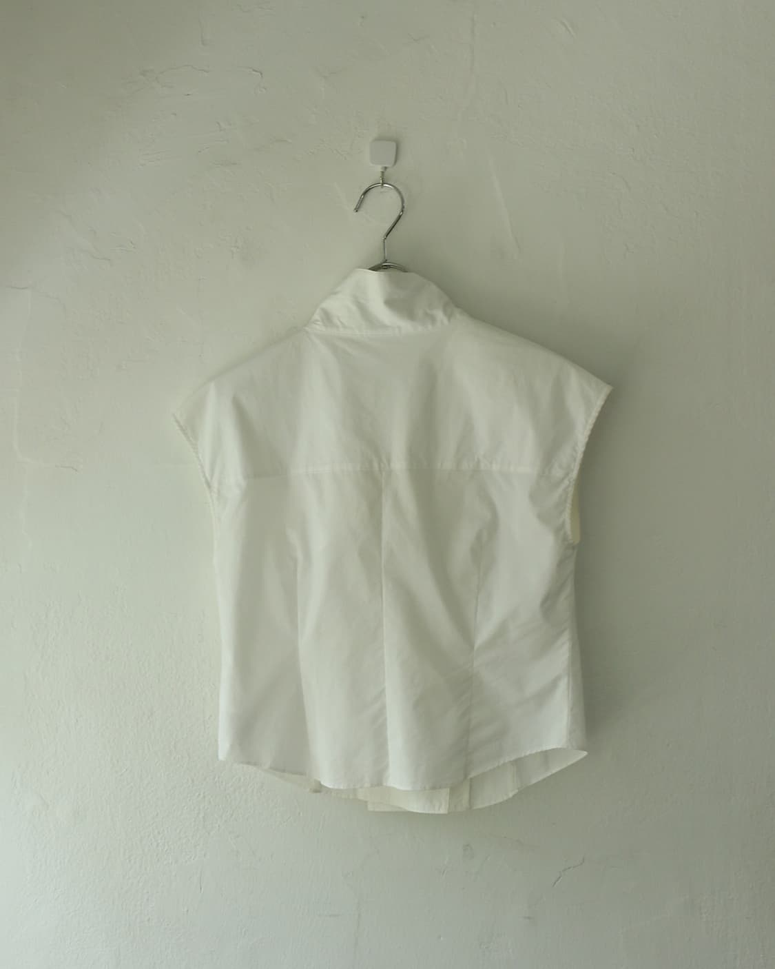 사선 하이넥 슬리브리스 셔츠 상품이미지5