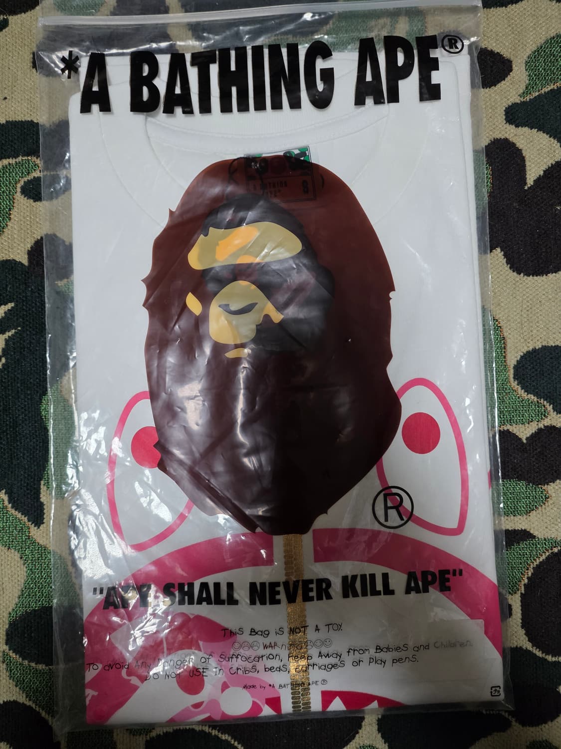 [S] 베이프 ABC 핑크 카모 샤크 마일로 반팔티 화이트 상품이미지3