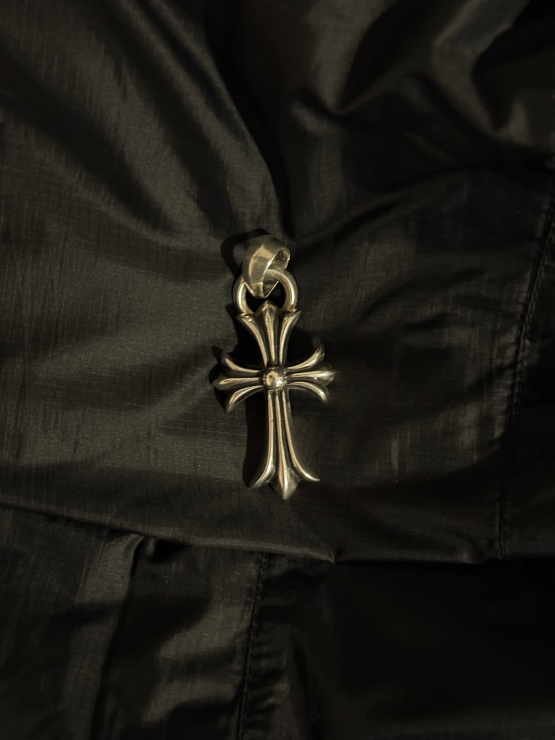 크롬하츠 스몰 크로스 with 베일 펜던트 상품이미지1