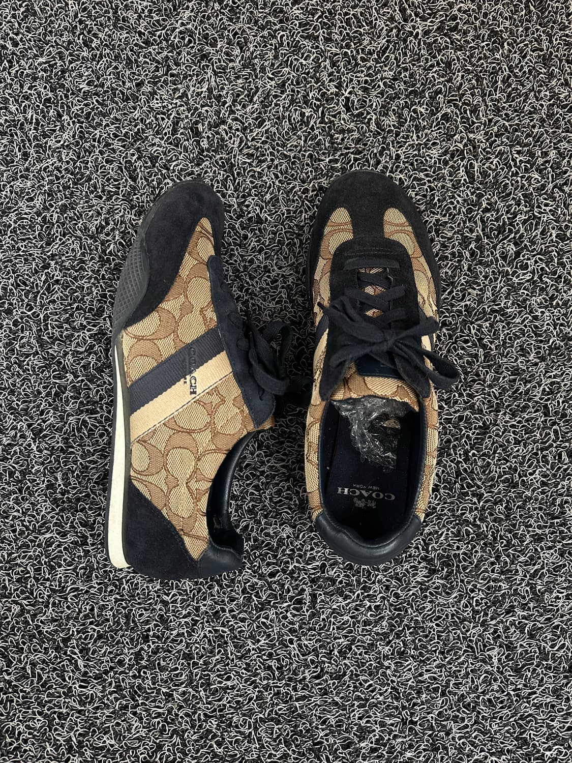 코치 로고 패턴 스니커즈 235mm 상품이미지3