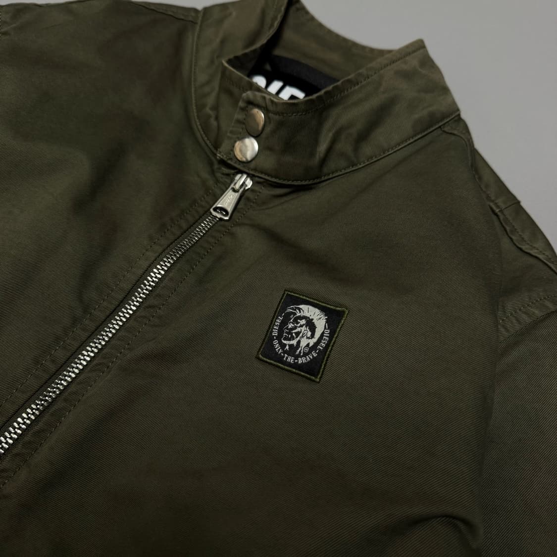 디젤(DIESEL) 올리브컬러 프론트 와펜 코튼 집업 라이더스 자켓 상품이미지4