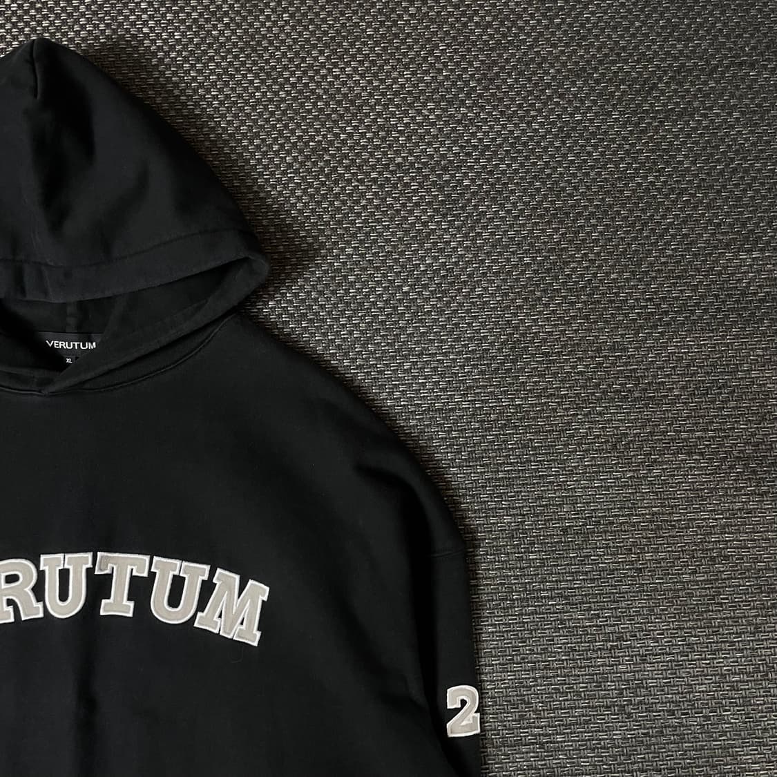 베루툼 블랙 로고패치 후드티 XL 상품이미지3