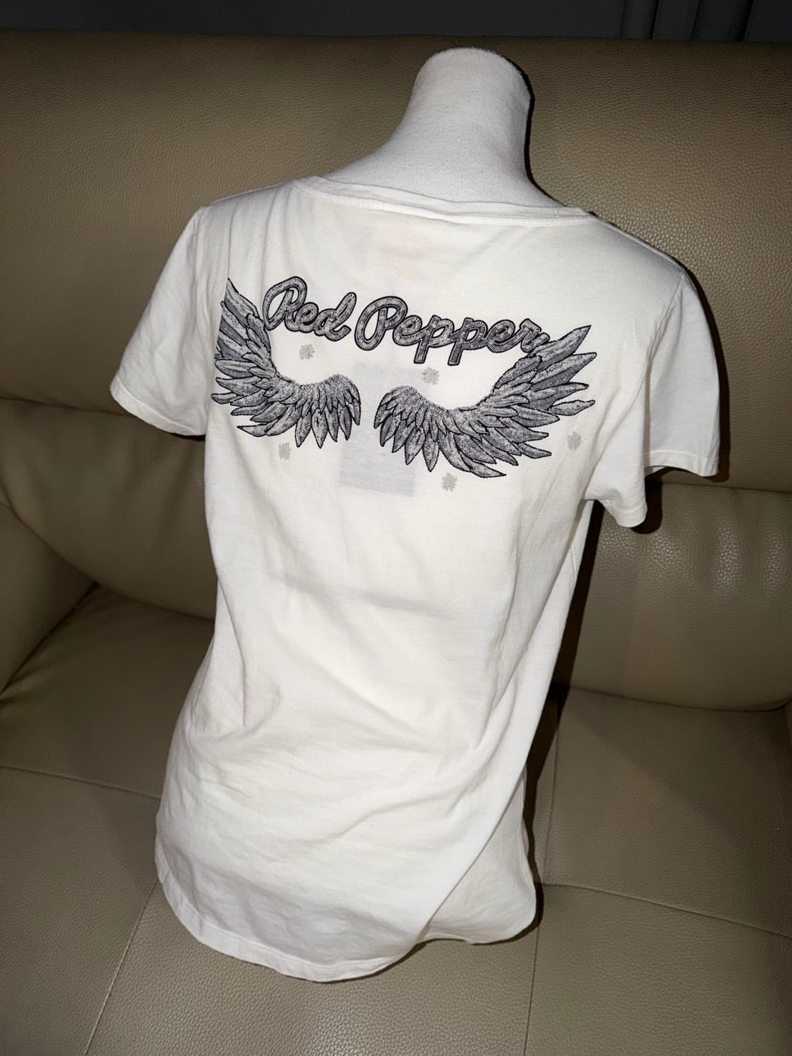 Red pepper back wings detail top 상품이미지1