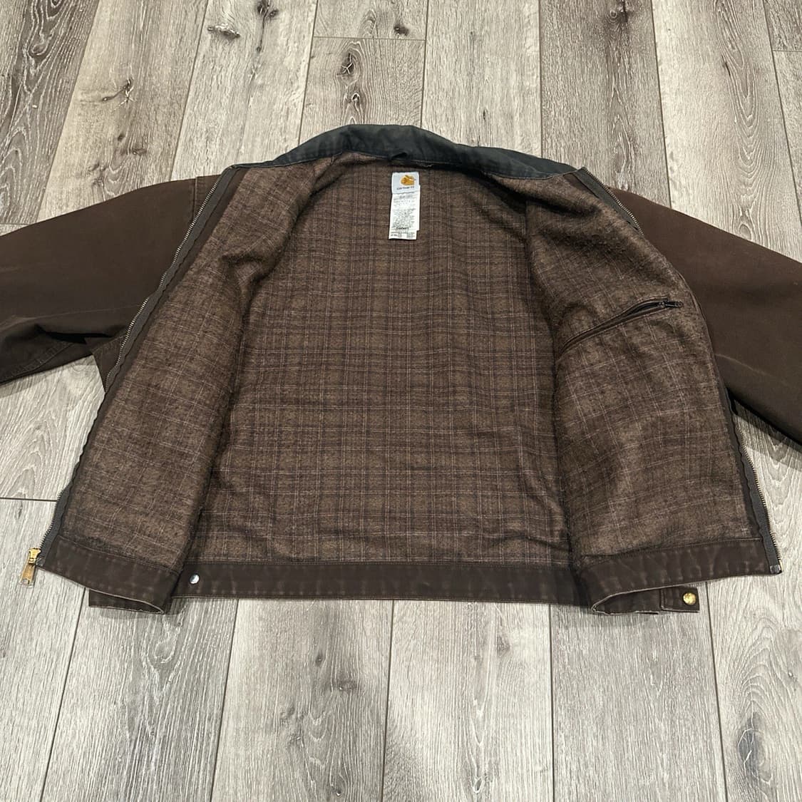 칼하트 J97 빈티지 디트로이트 자켓 다크 브라운 상품이미지3