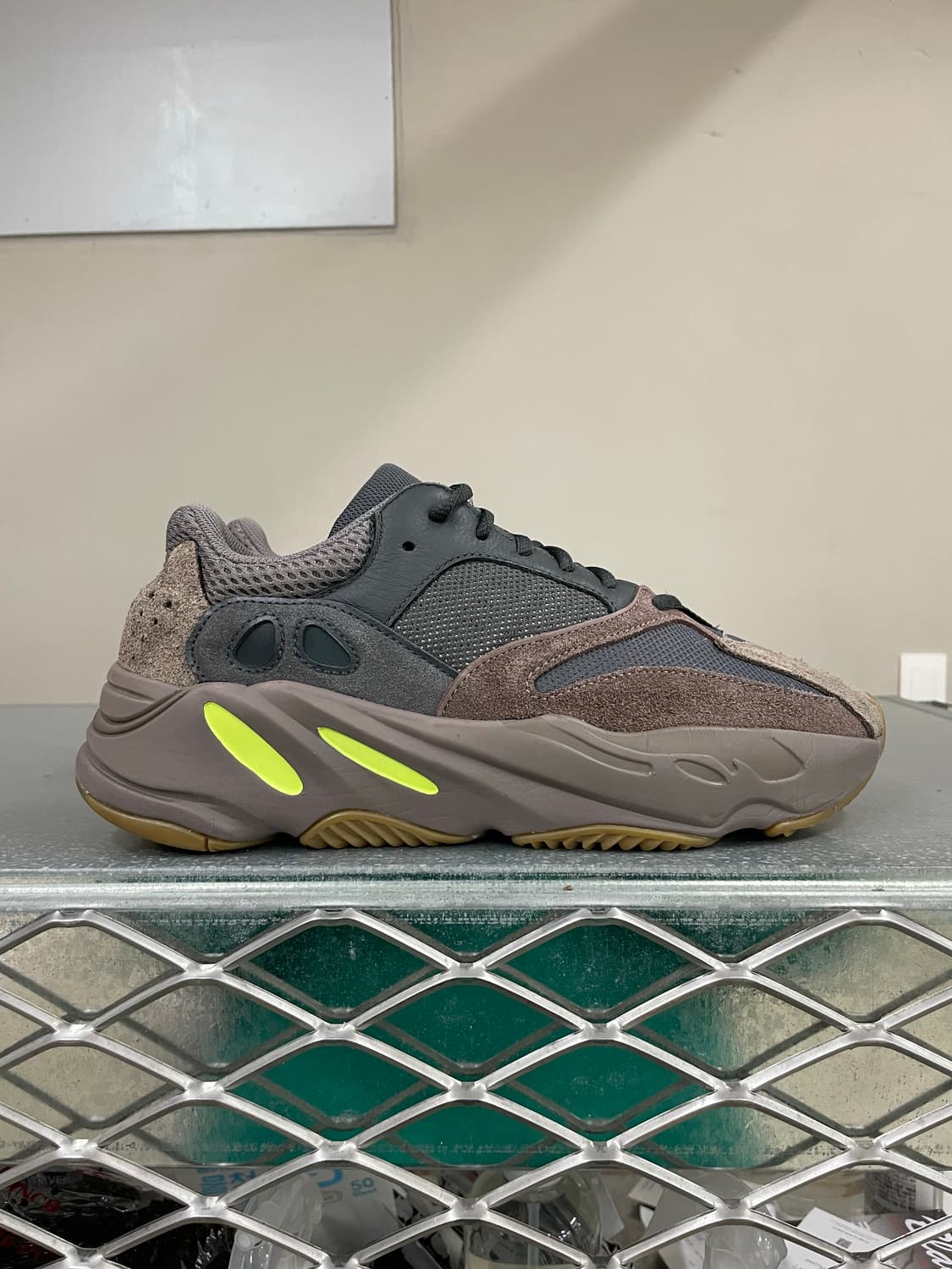 아디다스 이지 부스트 700 모브 270 상품이미지4