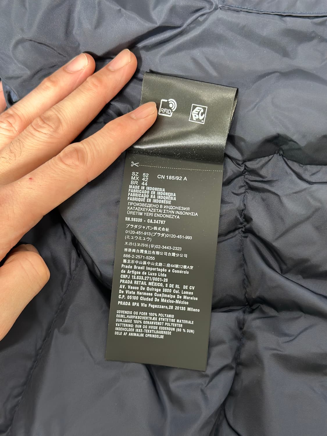 (52) 프라다 트라이앵글 로고 다운 패딩 네이비 상품이미지8