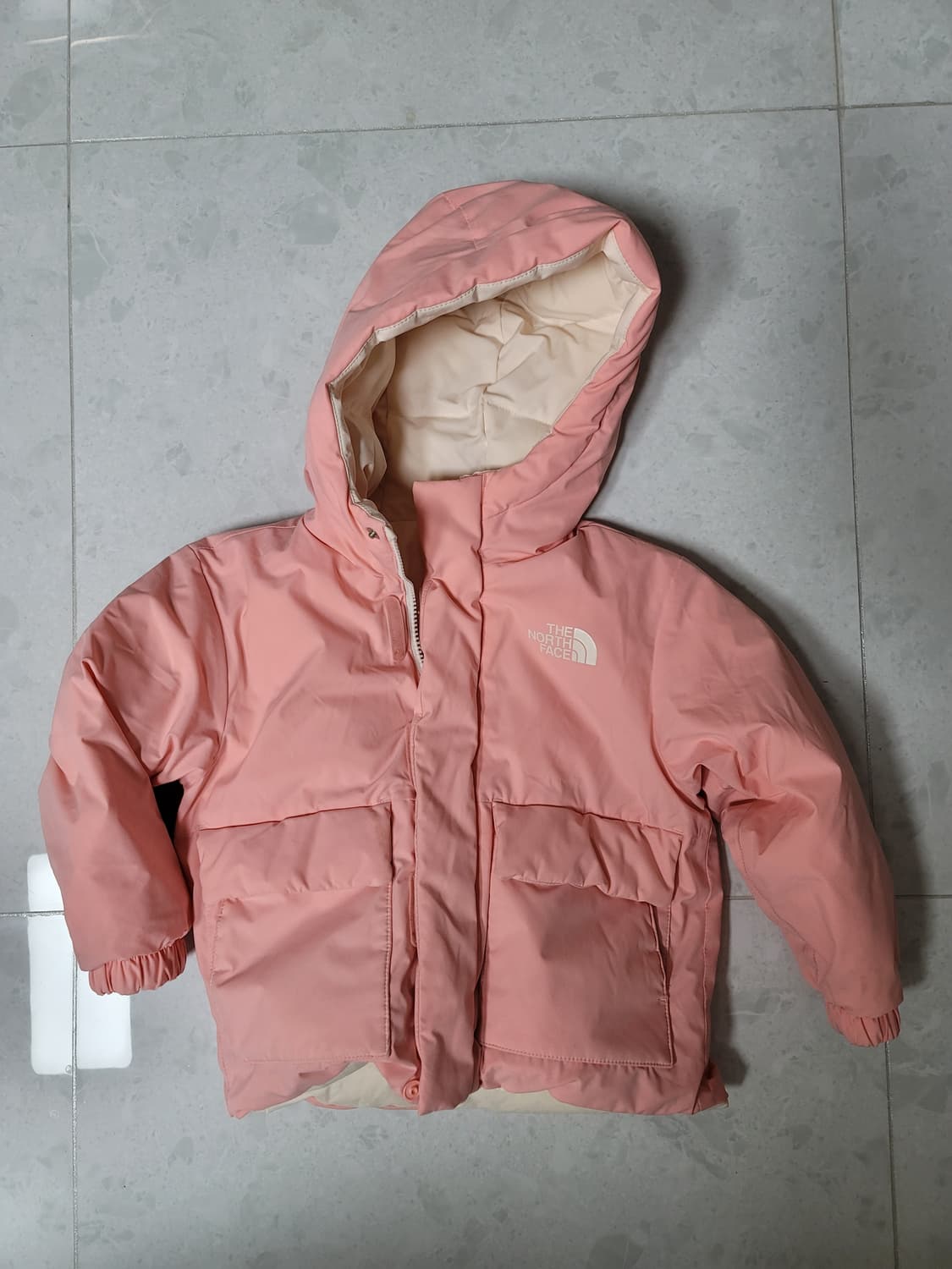 노스페이스 리버시블 연핑크 패딩 키즈 110사이즈 상태굿

 상품이미지1