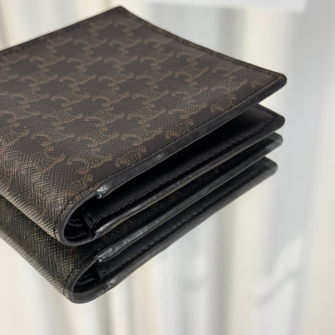 셀린느 트리옹프 바이폴드 반지갑 상품이미지6