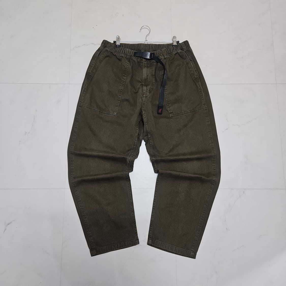 L 그라미치 루즈테이퍼드 팬츠 올리브 카키 상품이미지1