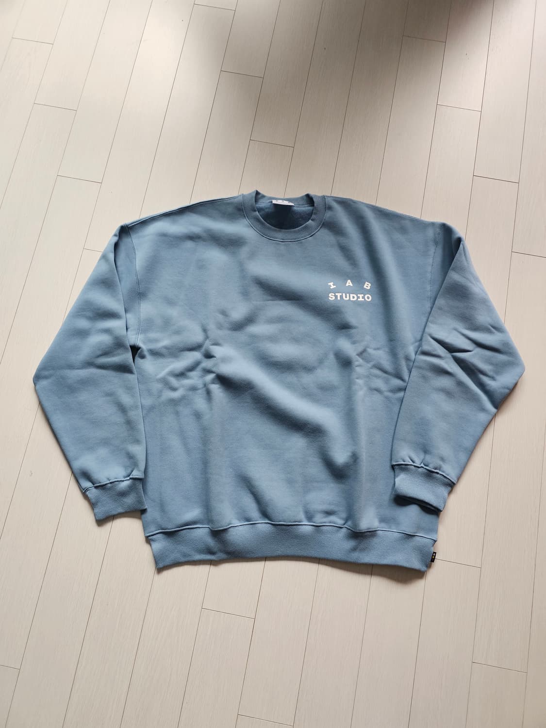 새상품 아이앱스튜디오 크루넥 맨투맨 스카이블루 XL 상품이미지1