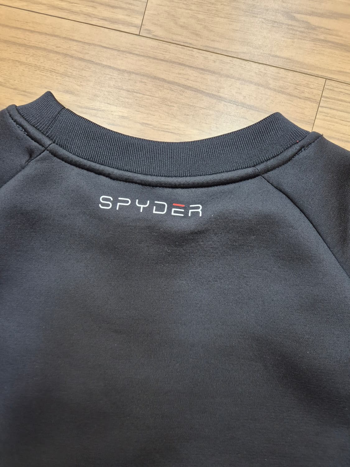 블랙 색상 스파이더 맨투맨 XL 사이즈입니다. 재질은 폴리에스터 92%로 상품이미지3