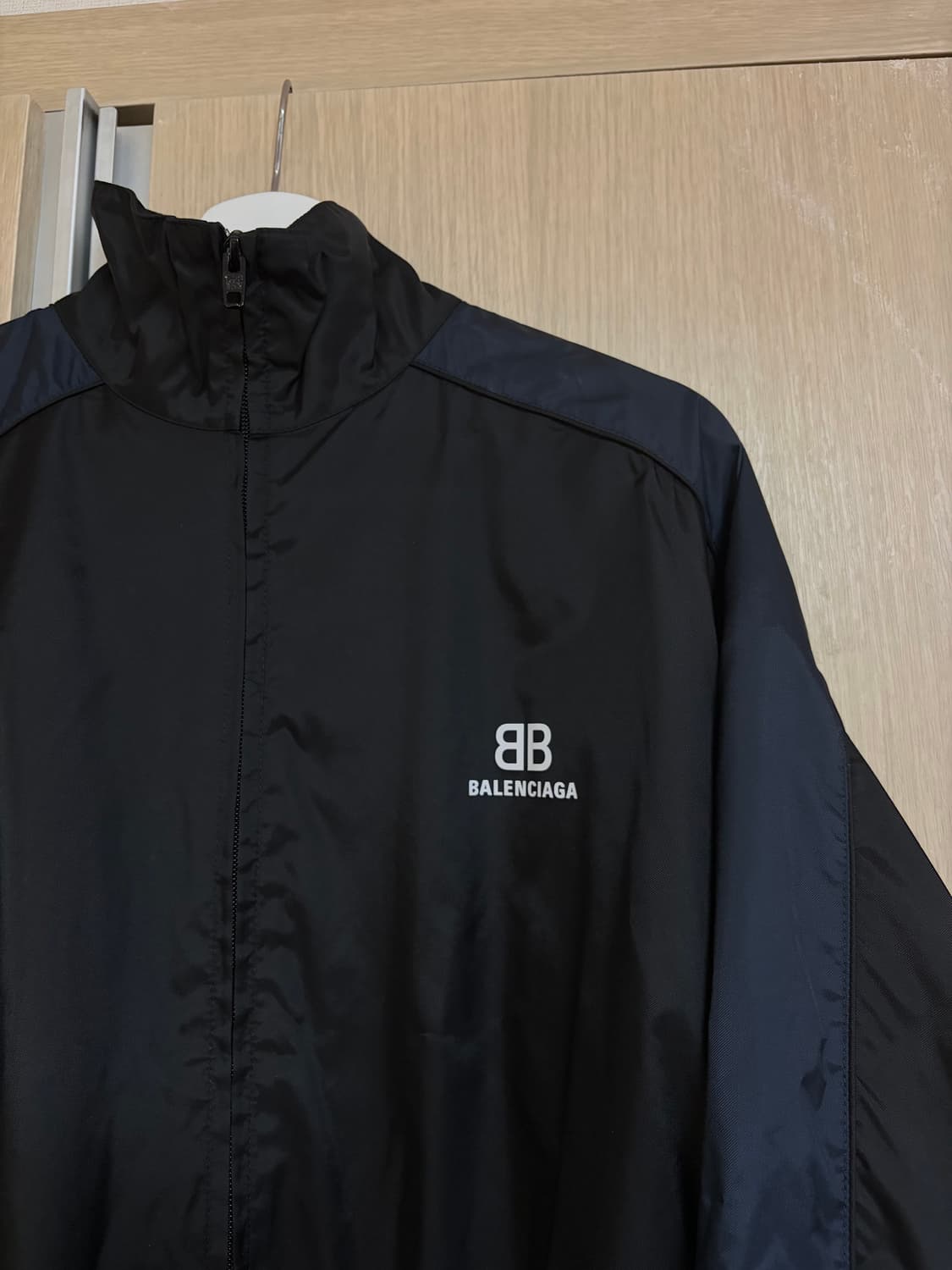 [46/105-100] 발렌시아가 블루블랙 트랙자켓 상품이미지2