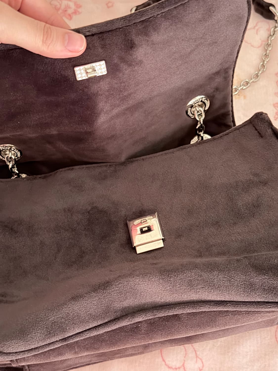 쥬시꾸뛰르 벨벳 스톤 체인 숄더백/크로스백 브라운 상품이미지5