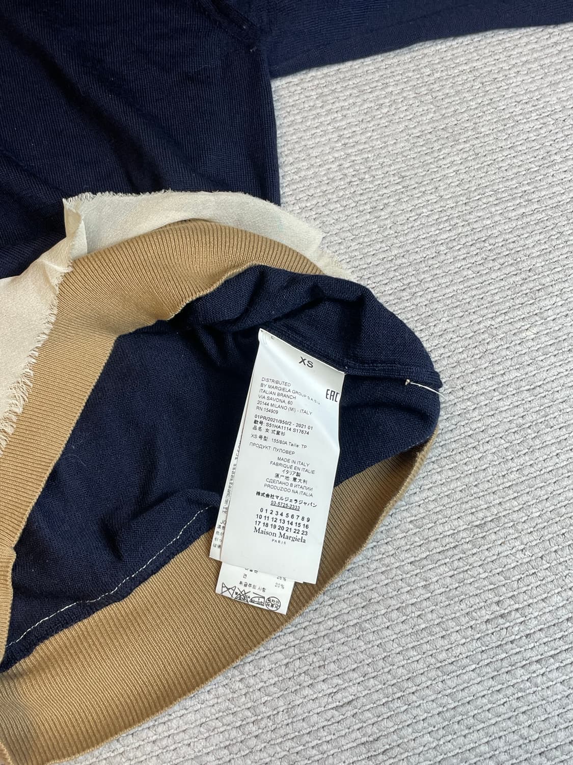 메종마르지엘라 배색 크루넥 니트 상품이미지4