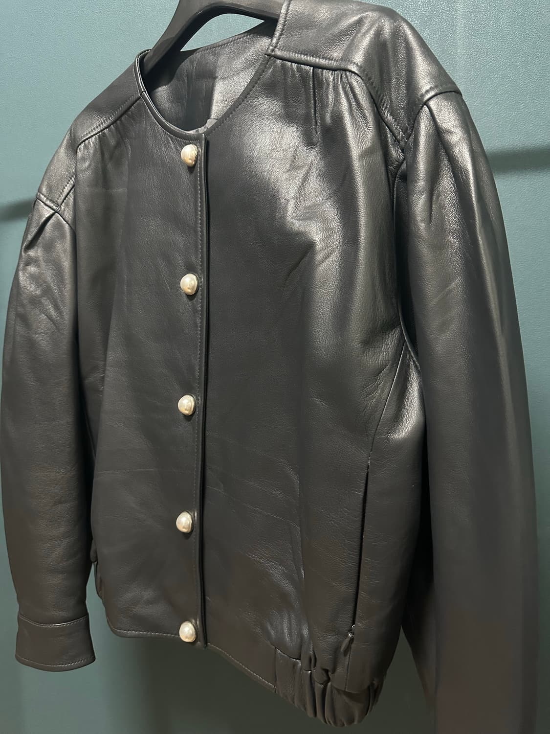 짙은 차콜 양가죽 진주단추 라운드넥 자켓 상품이미지2