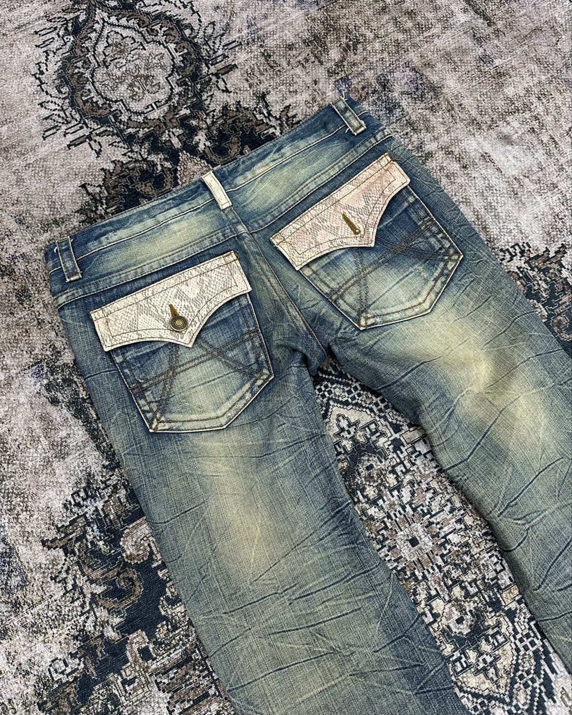 Agate label Python patch flared jeans 상품이미지2