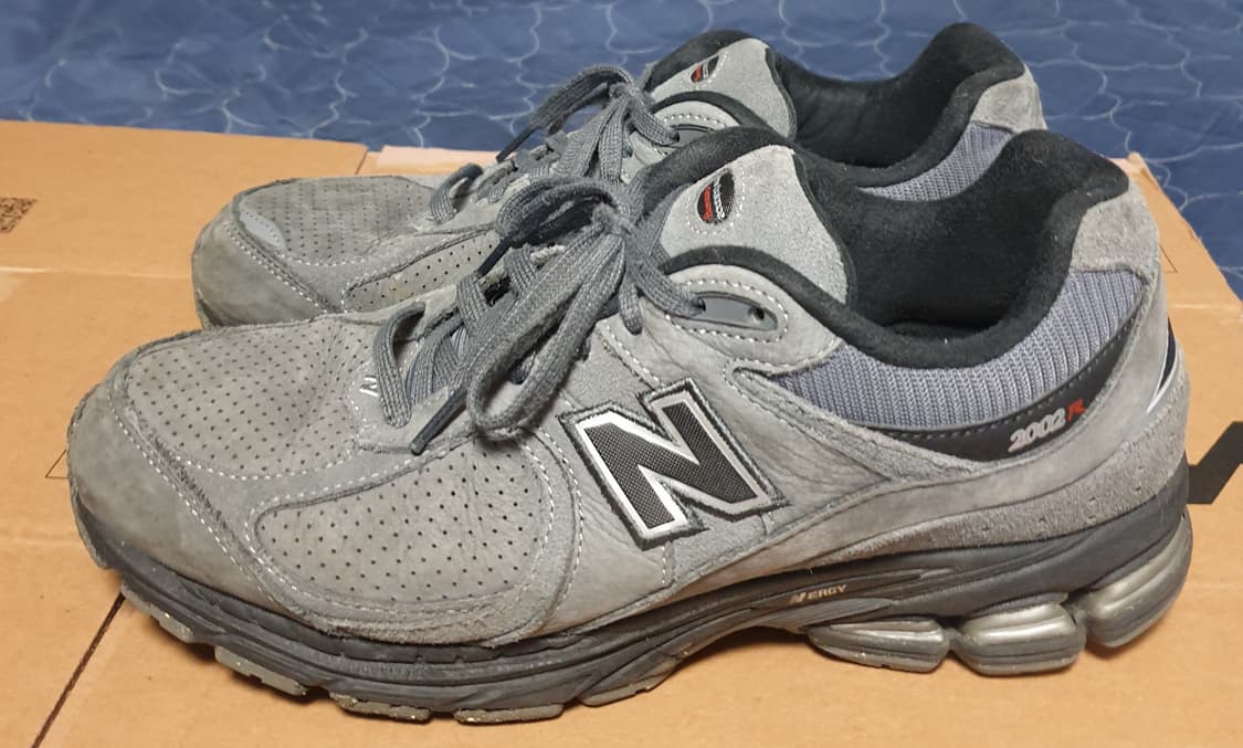 뉴발란스 2002R 다크 그레이 스니커즈 (285) 상품이미지2