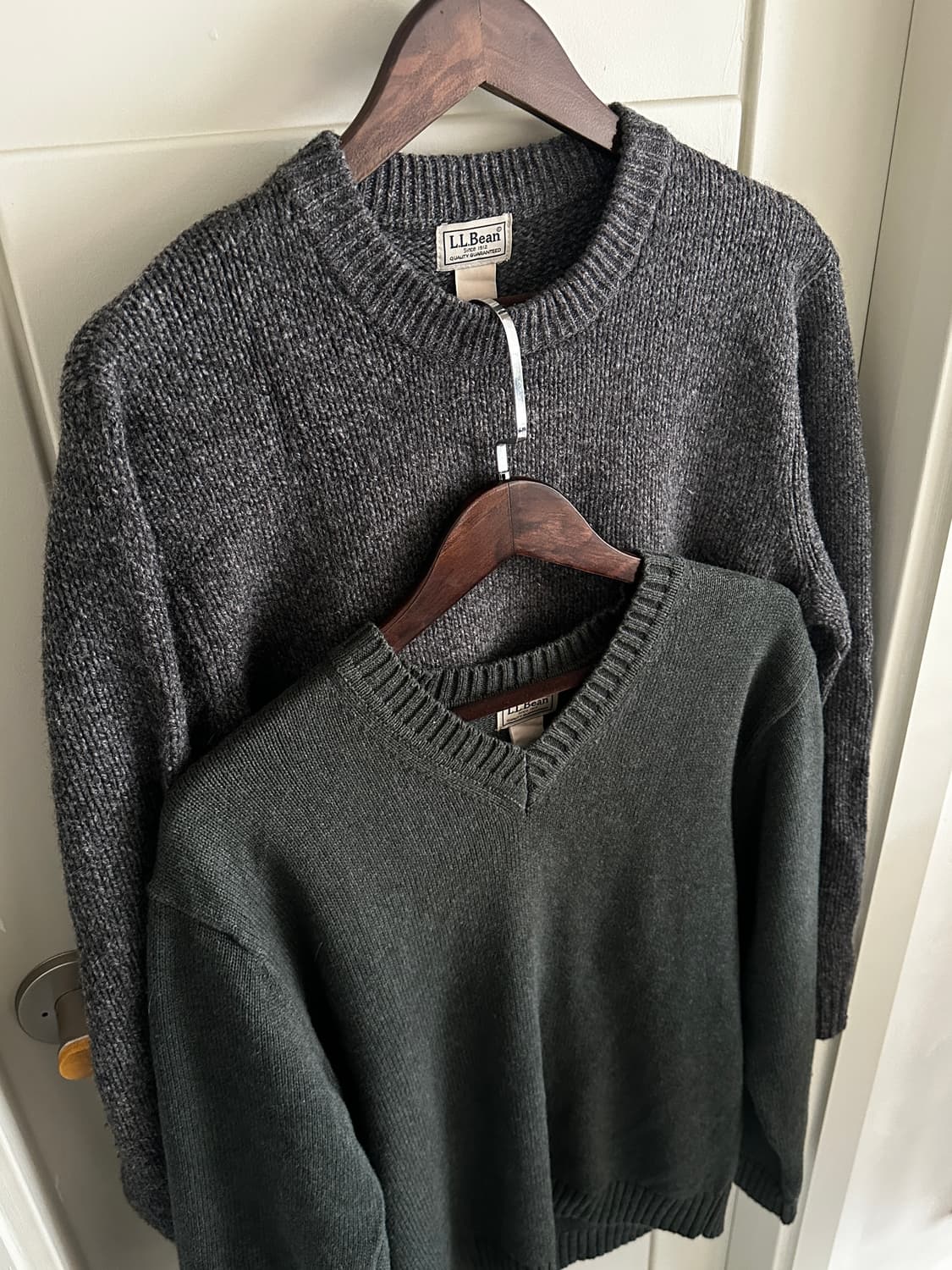 엘엘빈 다크 그린 브이넥 니트  상품이미지2