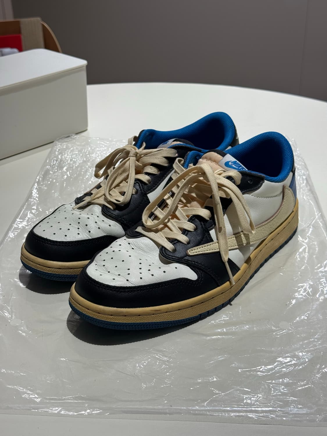 나이키 조던1 트래비스스캇 로우 상품이미지1