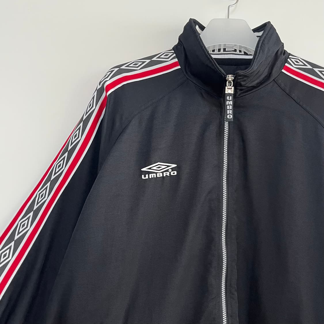 엄브로 00s 사이드라인 빅로고 바람막이 점퍼 상품이미지4