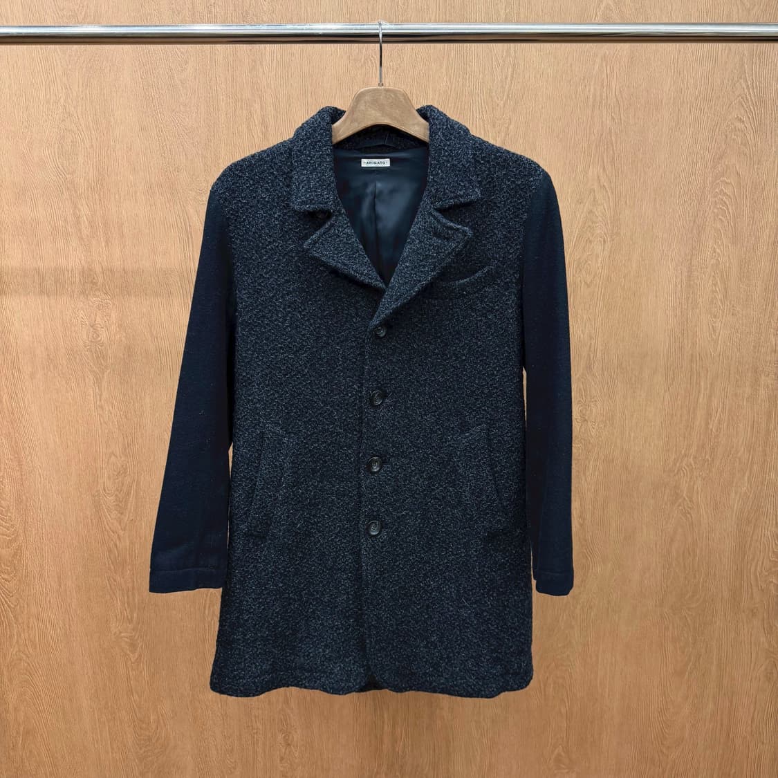 블루블루 아리가또 울 코트 테일러드 카라 부클 텍스처 배색 디테일 블랙 상품이미지2