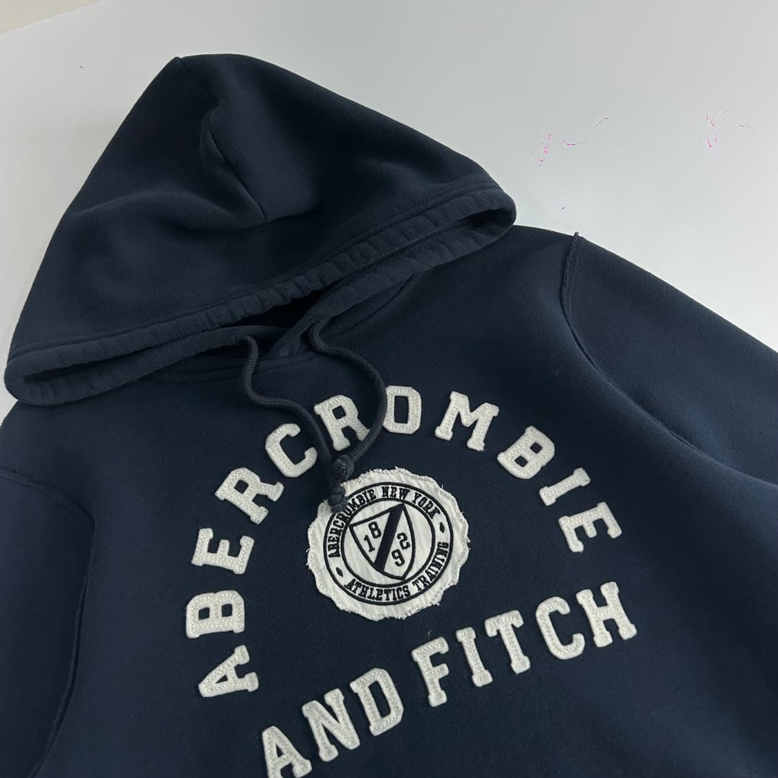 Abercrombie 아베크롬비 스펠아웃로고 네이비 후드티 상품이미지4