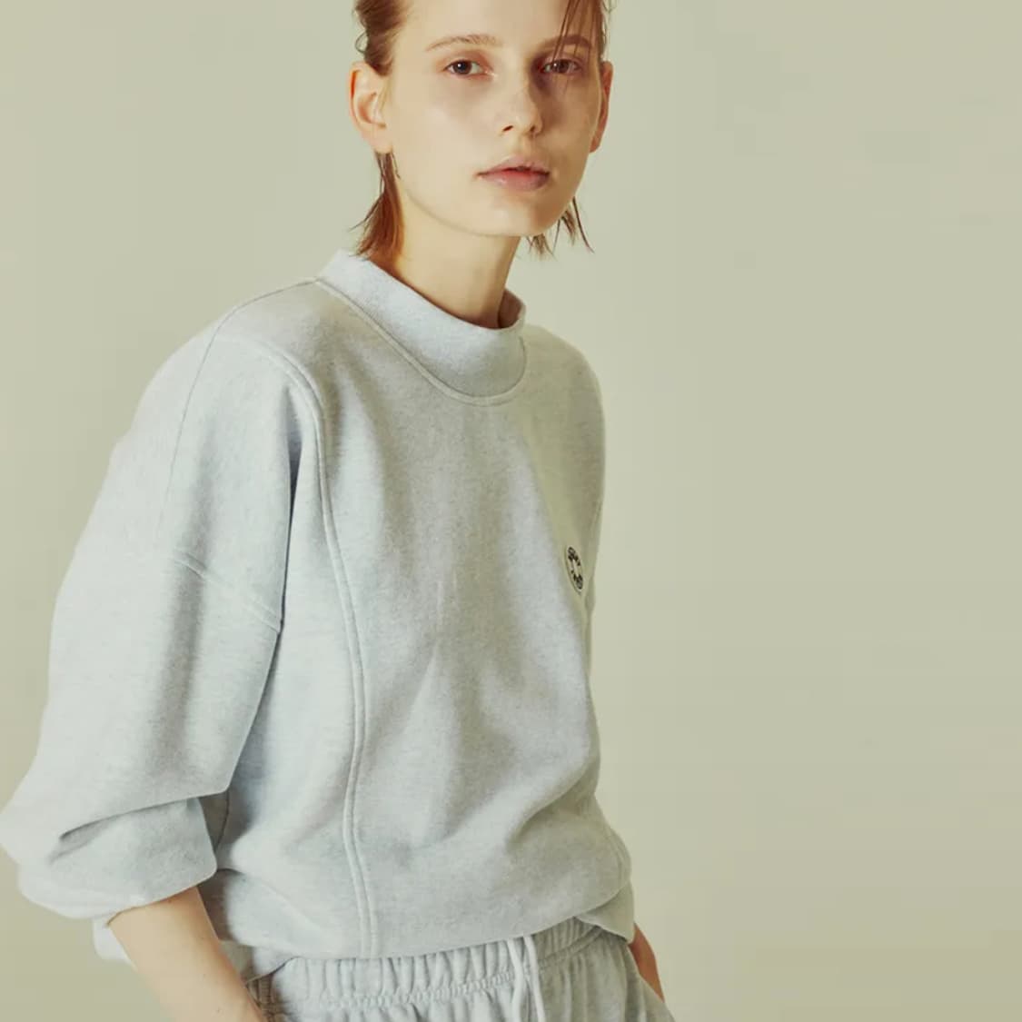 노앙(NOHANT) 로고패치 크루넥 스웻셔츠 프리사이즈 새상품 상품이미지2