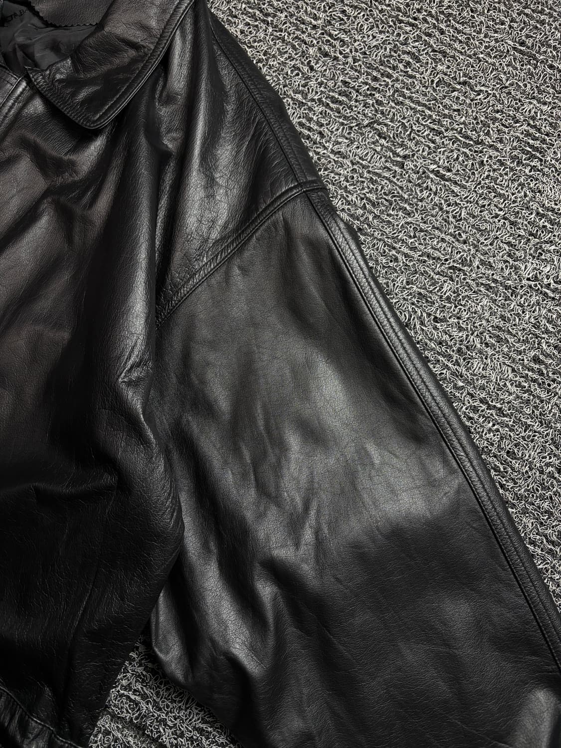 GRACE A MONDE 아카이브 드럼 다이드 카우하이드 가죽 코트 21 상품이미지4