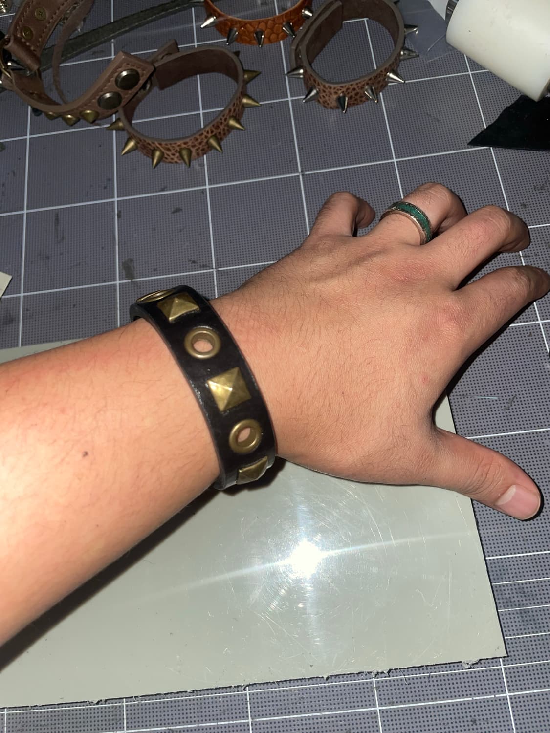 Studs eyelet leather bracelet 상품이미지3