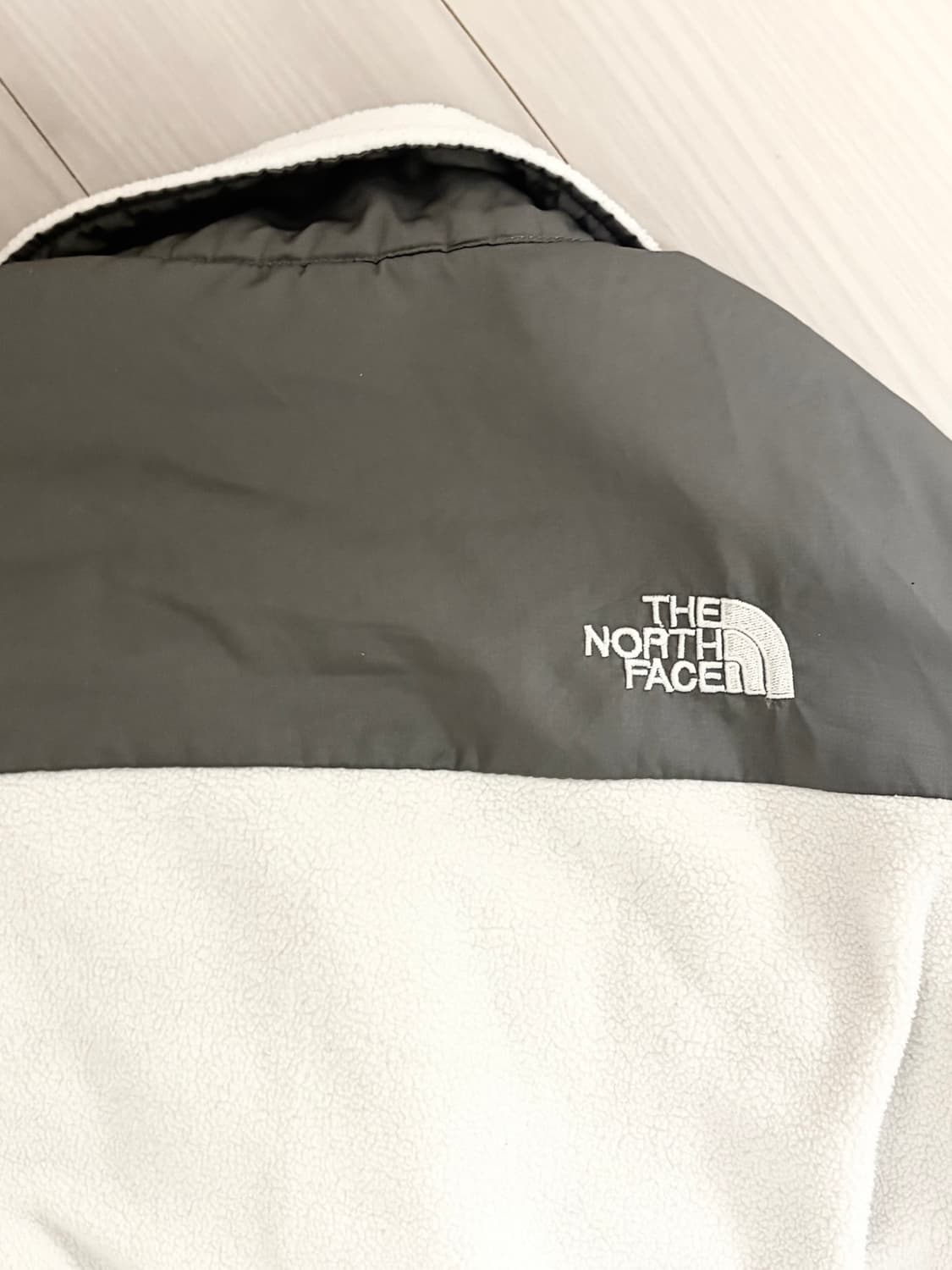 노스페이스 대대장 그레이 화이트 후리스 상품이미지2