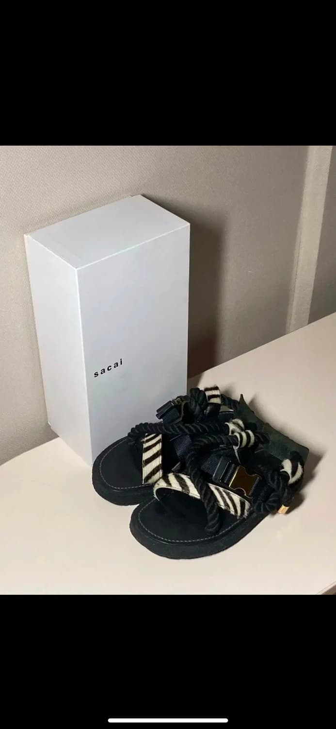 사카이 20SS 런웨이 피스 샌들 상품이미지1