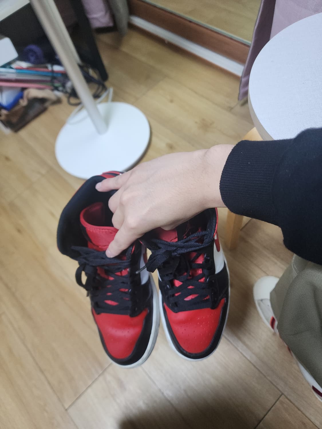 조던 1 미드 블랙 파이어 레드 상품이미지5