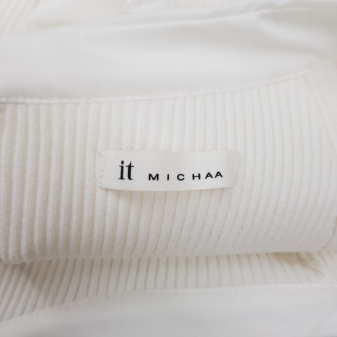 잇미샤 2024 오프숄더 리본 디테일  골지 니트 탑 55사이즈 상품이미지4