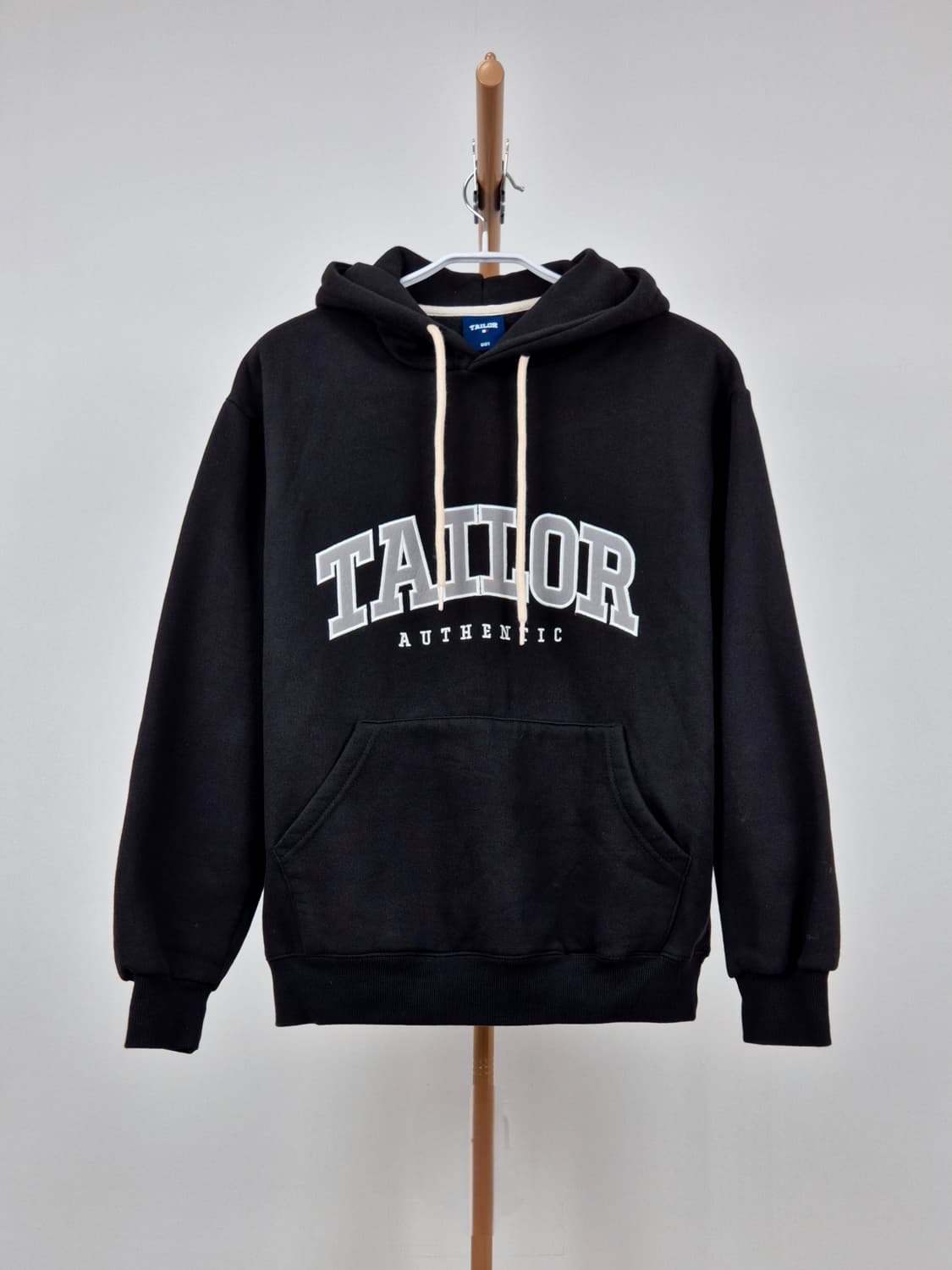 TAILOR 테일러 TAILOR 로고 후드티 상품이미지1
