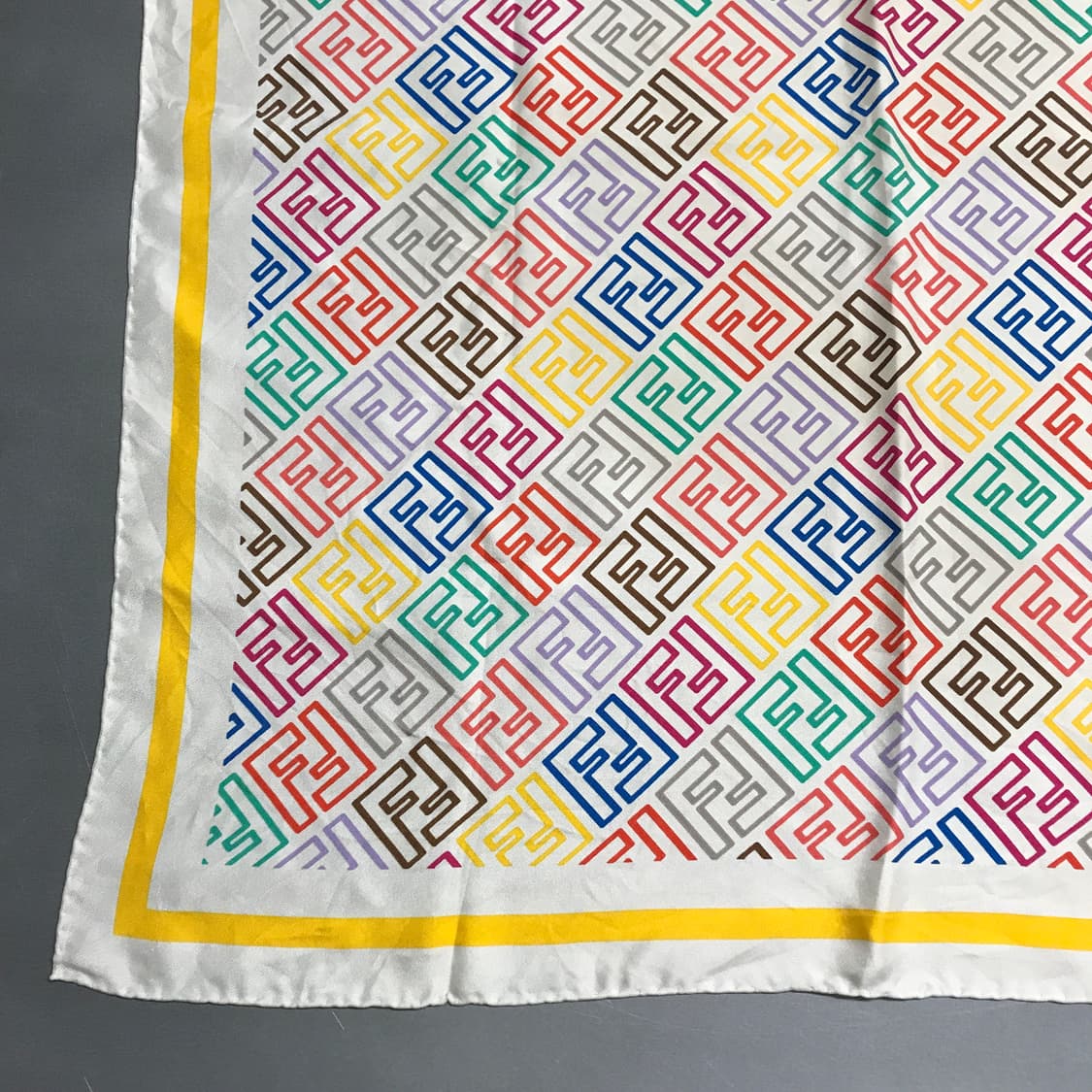 펜디 로고 실크 스카프 상품이미지3