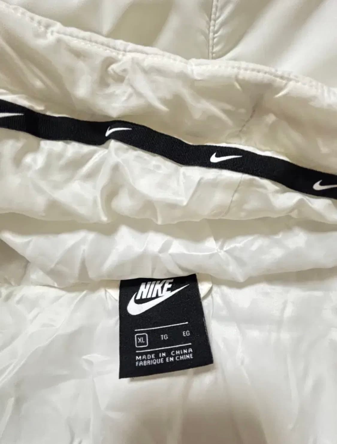 나이키 스우시 화이트 경량 롱패딩 L-XL  상품이미지7