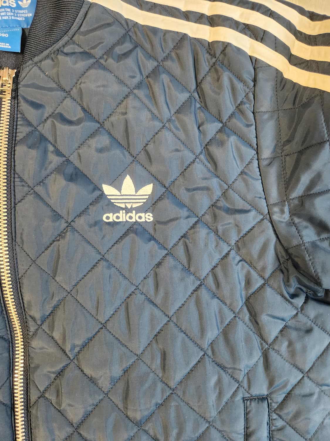 아디다스 파이어버드 퀄팅 자켓 사이즈90 s

사진처럼 사용감 거의 없어 상품이미지5