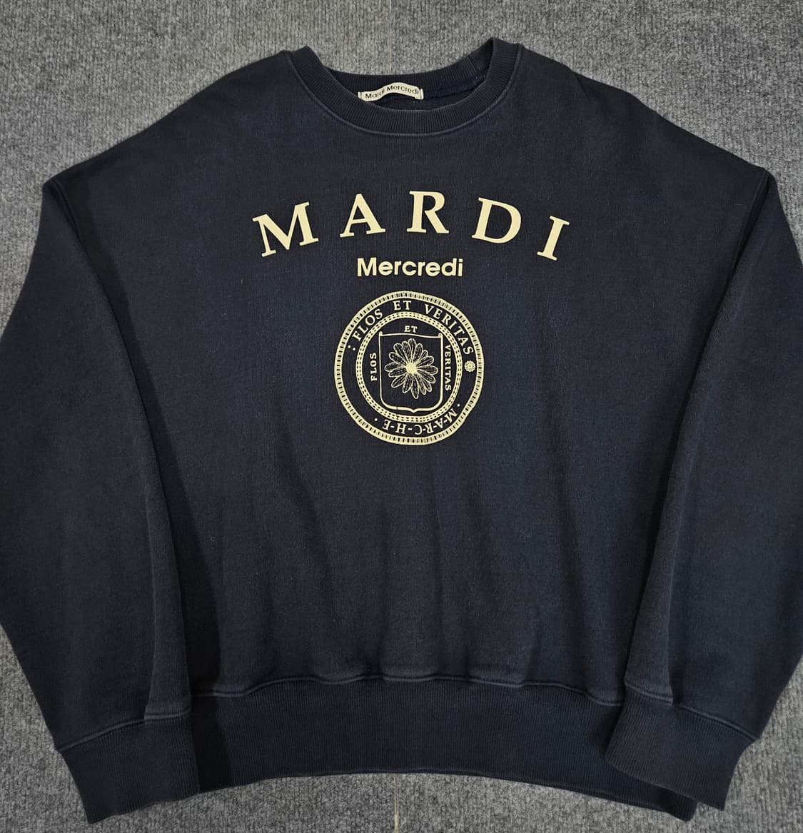 마르디 메크르디 맨투맨 스웻셔츠 급처 상품이미지1