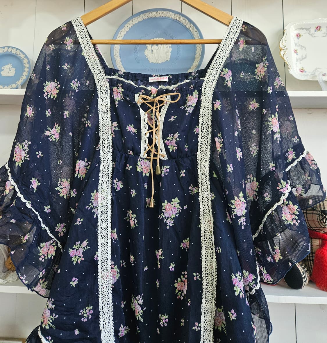 플라워 쉬폰 케이프형 블라우스 상품이미지3