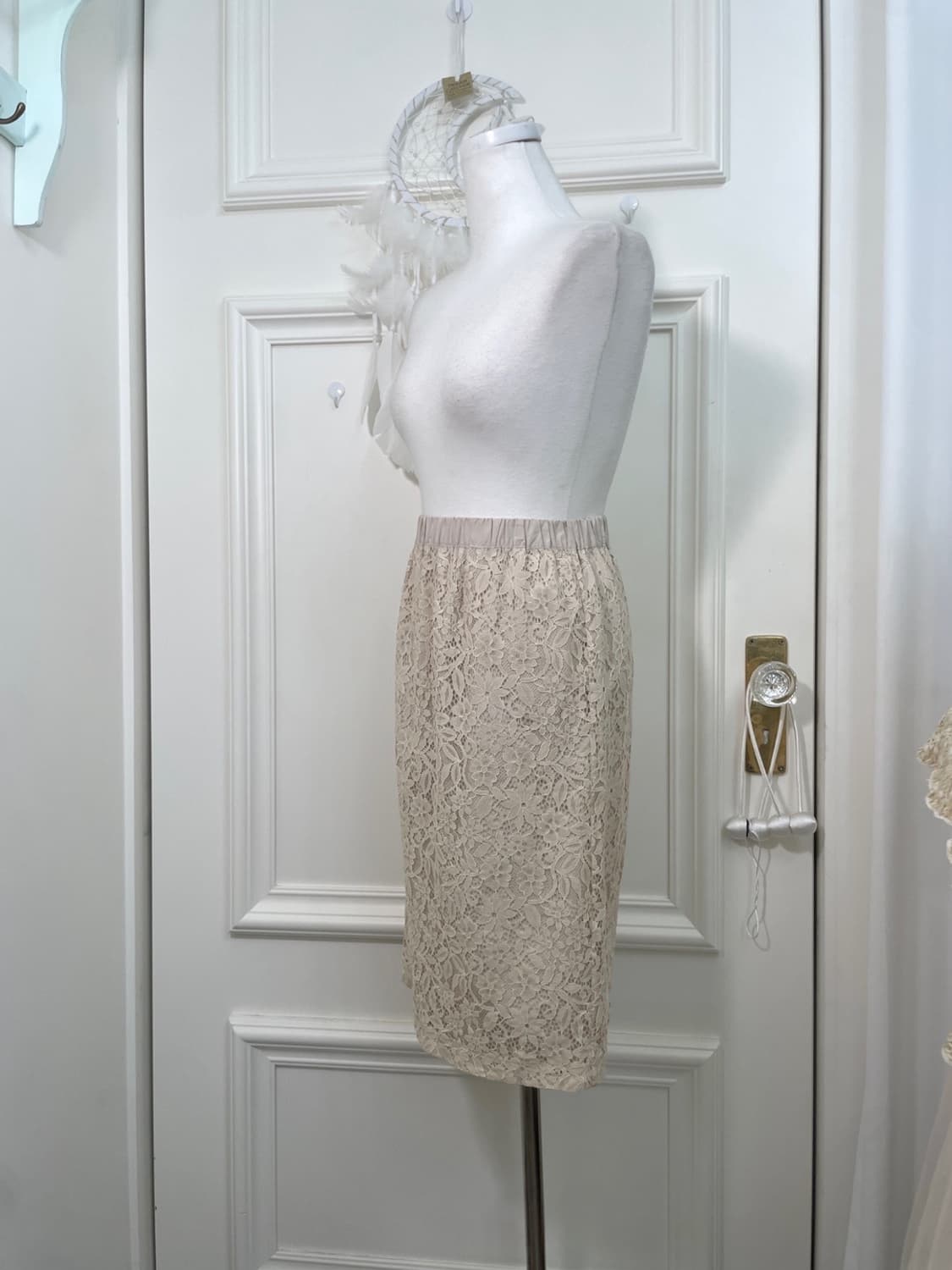beige lace banding midi skirt(size-38) 상품이미지2