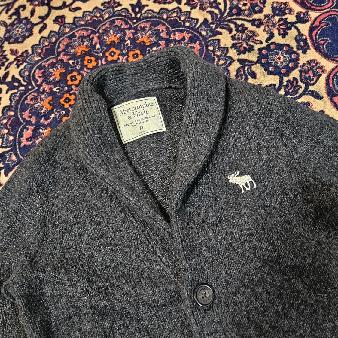 아베크롬비 스몰로고 차콜 숄 가디건 XS size 상품이미지3