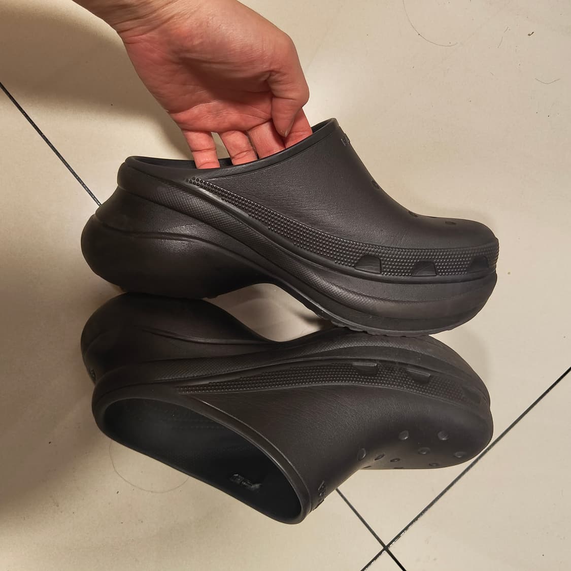 발렌시아가 크록스 클로그 뮬 블랙 43 상품이미지4