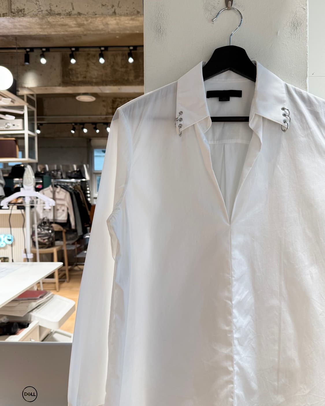 알렉산더 왕 화이트 피어싱 오픈 셔츠  상품이미지4