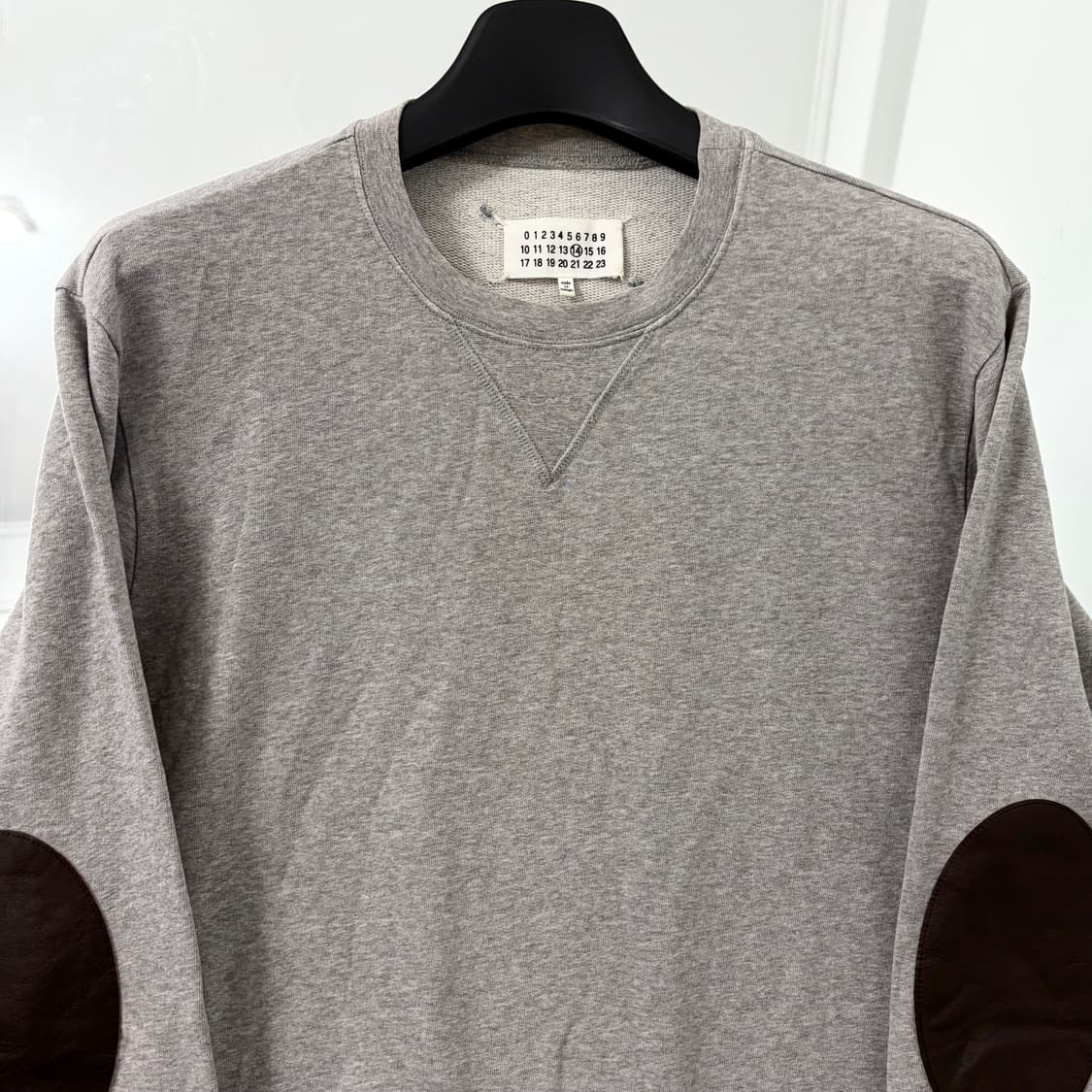 메종 마르지엘라 엘보 패치 맨투맨 상품이미지6