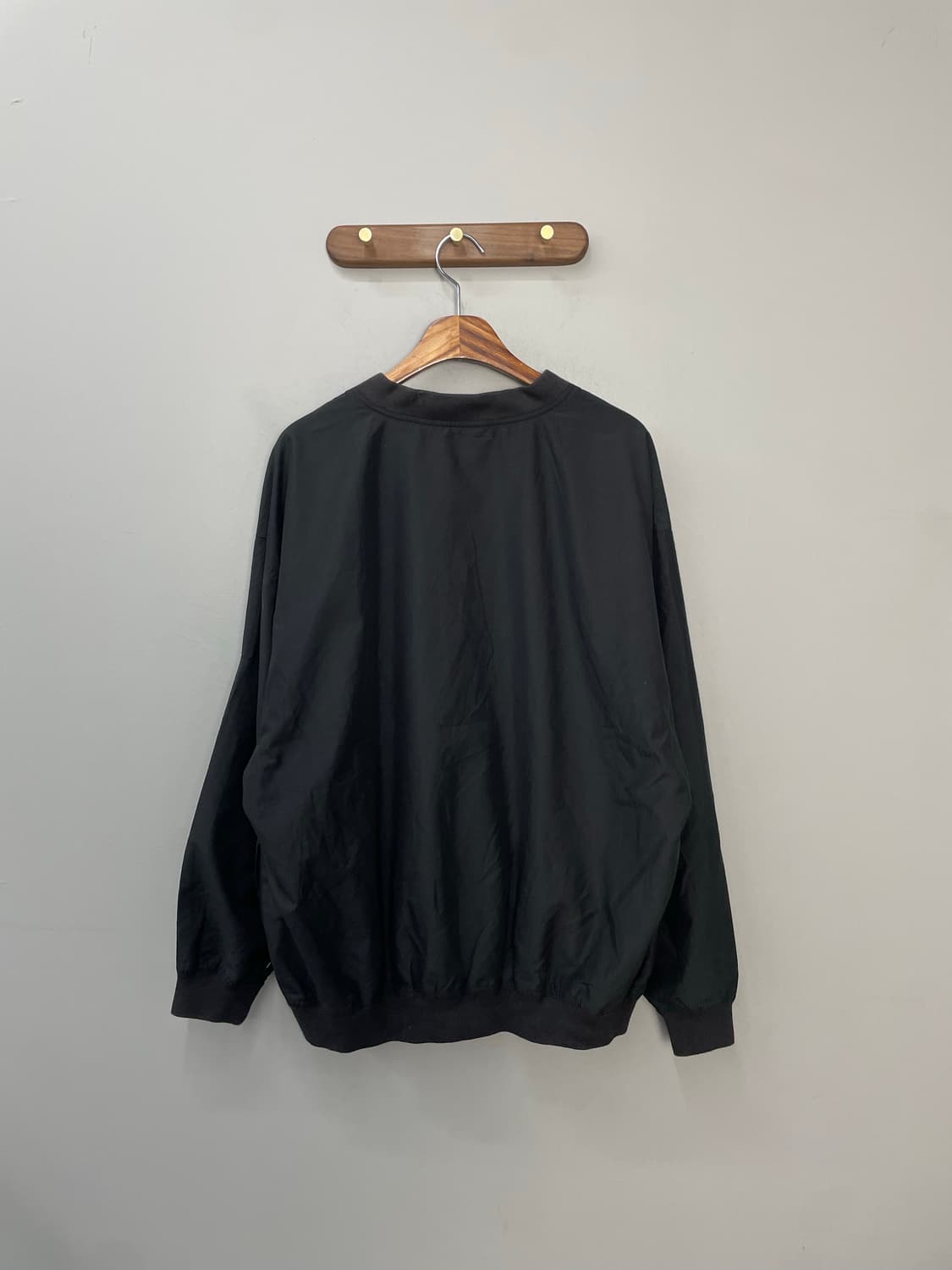 나이키 올드스쿨 체스트 로고 브이넥 블랙 웜업 H1117 상품이미지4